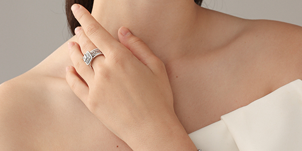 How Should My Engagement Ring Fit? Top Tips To Make Sure Your Ring Fit