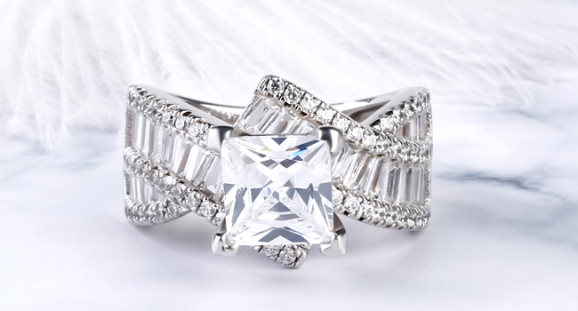 NOBLE PRINCESS CUT RING